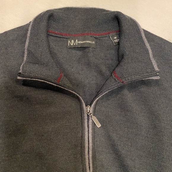 Neiman Marcus Men’s Merino Wool Blend Charcoal Gray Sweater, size Medium - Picture 2 of 8